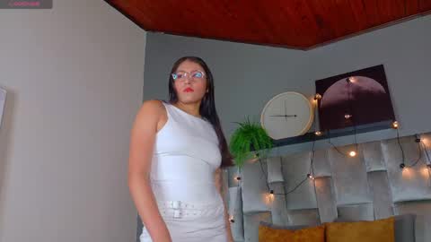 L I A   online show from 18, 5, 2026