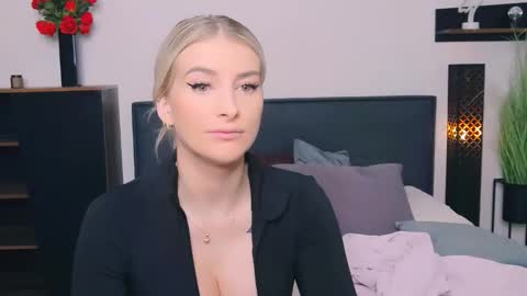 Lia online show from 23, 2, 2026