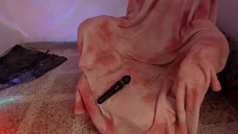 Snapshot of liahilton_ chatting on 2, 11, 2025 lh6 9c online show from 2, 11, 2025