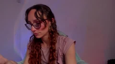 Snapshot of liahilton_ chatting on 16, 12, 2025 lh6 9c online show from 16, 12, 2025