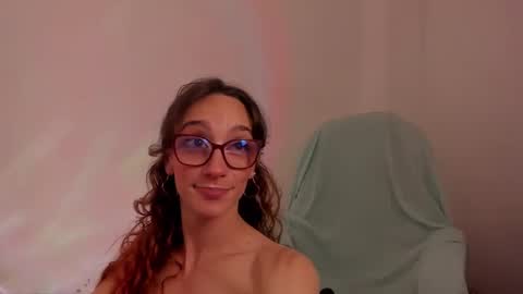 Snapshot of liahilton_ chatting on 20, 12, 2025 lh6 9c online show from 20, 12, 2025