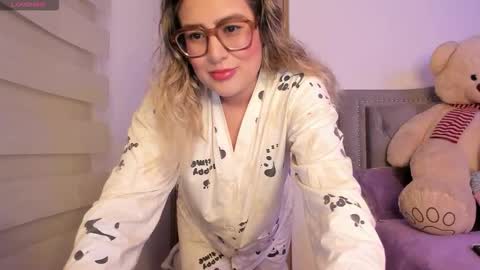 Snapshot of liahkimi chatting on 17, 12, 2025 Lia online show from 17, 12, 2025