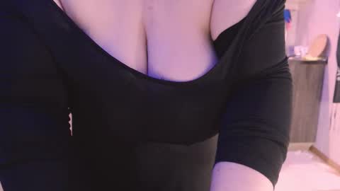 miss Lia  colection for travel online show from 7, 1, 2025