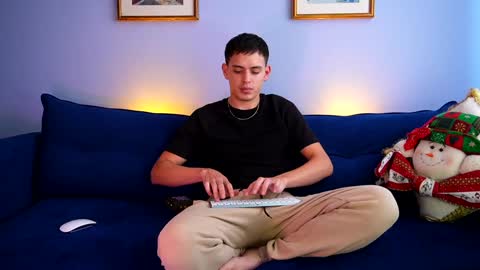 Snapshot of liam_enzho chatting on 1, 12, 2024 Liam online show from 1, 12, 2024