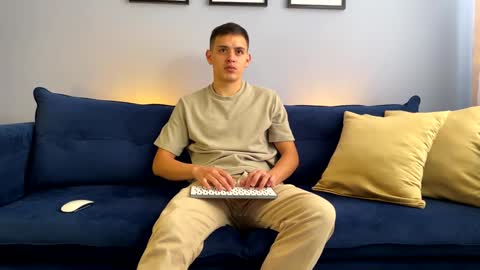 Snapshot of liam_enzho chatting on 10, 1, 2025 Liam online show from 10, 1, 2025