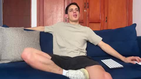 Snapshot of liam_enzho chatting on 28, 11, 2025 Liam online show from 28, 11, 2025