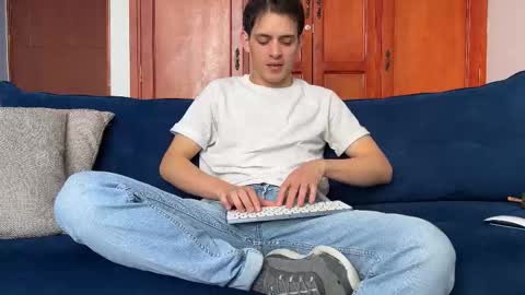 Snapshot of liam_enzho chatting on 5, 12, 2025 Liam online show from 5, 12, 2025