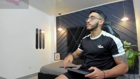 Snapshot of liam_kleiin chatting on 21, 10, 2025 LIAM KLEIN online show from 21, 10, 2025