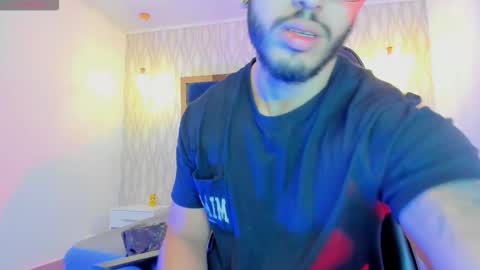 Snapshot of liam_kleiin chatting on 1, 12, 2025 LIAM KLEIN online show from 1, 12, 2025