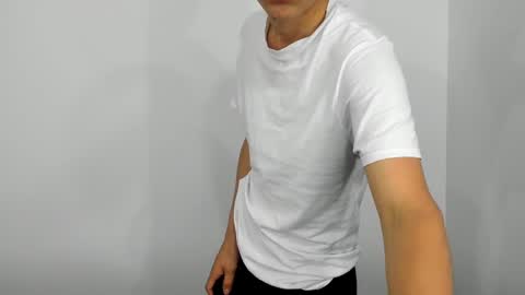 liam_oasiss online show from 3, 1, 2025