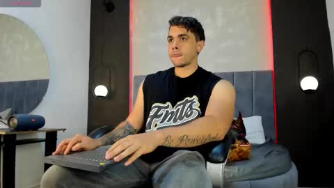 Snapshot of liam_walk chatting on 7, 10, 2025 Liam online show from 7, 10, 2025