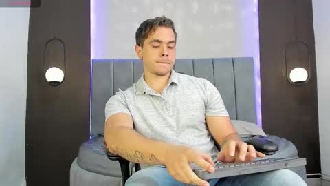 Snapshot of liam_walk chatting on 18, 10, 2025 Liam online show from 18, 10, 2025