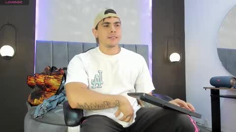 Snapshot of liam_walk chatting on 28, 10, 2025 Liam online show from 28, 10, 2025