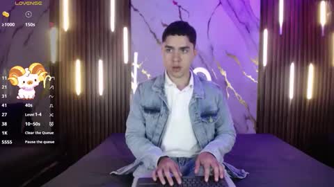 Snapshot of liamnovak chatting on 22, 11, 2025 Liam online show from 22, 11, 2025