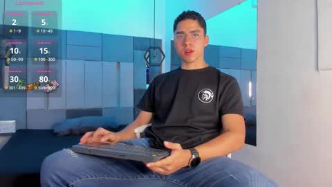 Snapshot of liamnovak chatting on 30, 11, 2025 Liam online show from 30, 11, 2025