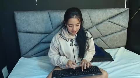 Snapshot of liamonroee_ chatting on 26, 11, 2025 L I A M O N R O E online show from 26, 11, 2025