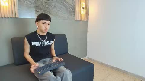 Snapshot of lian_cameron chatting on 22, 12, 2025 lian_cameron online show from 22, 12, 2025