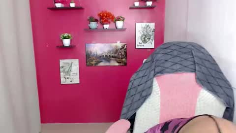 Snapshot of liane_mei chatting on 24, 4, 2026 Liane online show from 24, 4, 2026