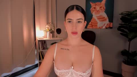 Snapshot of liapearce chatting on 24, 10, 2025 Lia online show from 24, 10, 2025