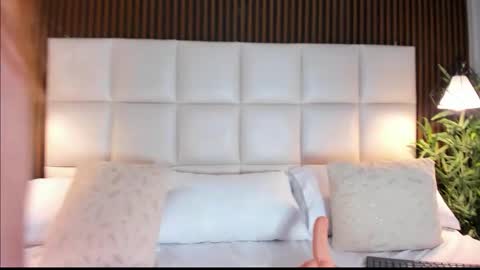 Snapshot of liatink chatting on 22, 11, 2025 LIA TINK online show from 22, 11, 2025