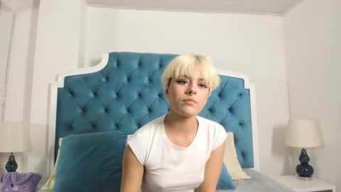 Lia Vivumi  online show from 16, 10, 2025