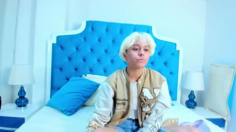 Lia Vivumi  online show from 18, 10, 2025
