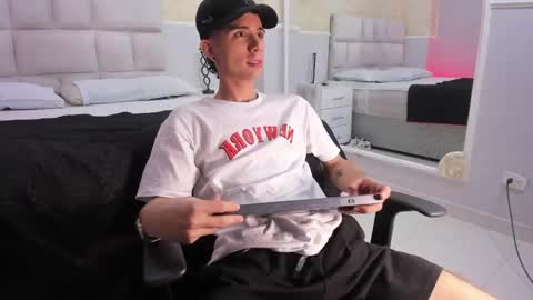 Snapshot of liiamhudson_ chatting on 5, 2, 2025 L I I A M online show from 5, 2, 2025