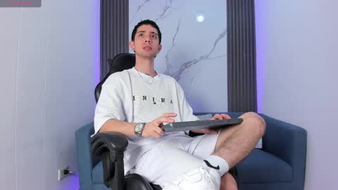 Snapshot of liiamhudson_ chatting on 10, 9, 2025 L I I A M online show from 10, 9, 2025