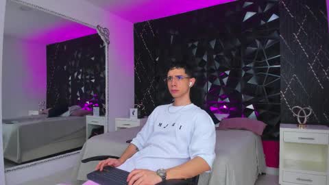 Snapshot of liiamhudson_ chatting on 14, 9, 2025 L I I A M online show from 14, 9, 2025