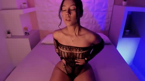 Snapshot of liizjones chatting on 14, 10, 2025 LiizJones online show from 14, 10, 2025