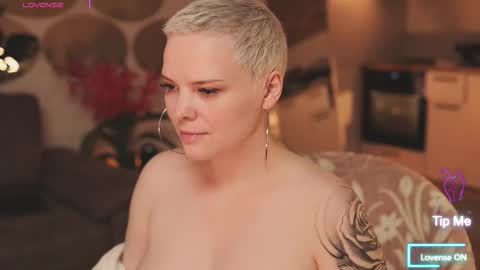 Snapshot of likaaberry chatting on 3, 11, 2025 likaaberry online show from 3, 11, 2025