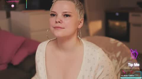 Snapshot of likaaberry chatting on 6, 11, 2025 likaaberry online show from 6, 11, 2025