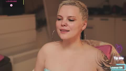 Snapshot of likaaberry chatting on 7, 11, 2025 likaaberry online show from 7, 11, 2025