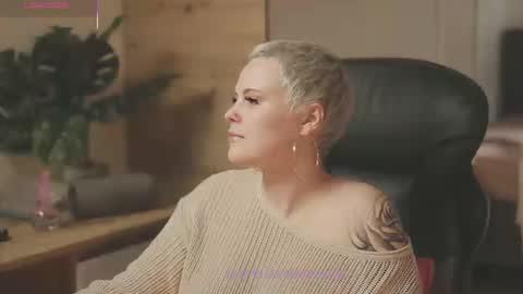 Snapshot of likaaberry chatting on 16, 11, 2025 likaaberry online show from 16, 11, 2025