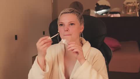 Snapshot of likaaberry chatting on 27, 11, 2025 likaaberry online show from 27, 11, 2025