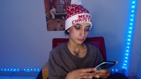 Snapshot of lil_lisaa chatting on 17, 12, 2024 Lisaa online show from 17, 12, 2024