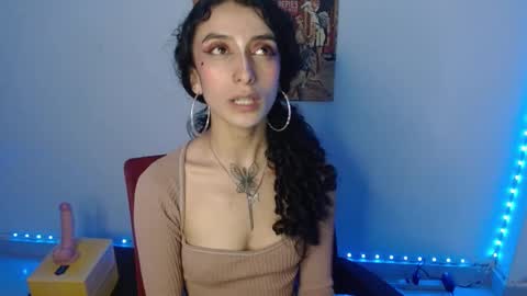 Snapshot of lil_lisaa chatting on 18, 12, 2024 Lisaa online show from 18, 12, 2024