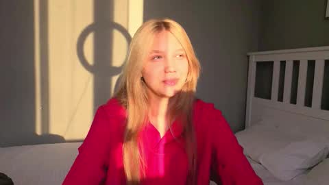Snapshot of lil_tasty33 chatting on 22, 10, 2025 Emma online show from 22, 10, 2025