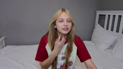 Snapshot of lil_tasty33 chatting on 4, 11, 2025 Emma online show from 4, 11, 2025