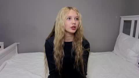 Snapshot of lil_tasty33 chatting on 11, 11, 2025 Emma online show from 11, 11, 2025