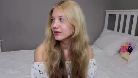 Snapshot of lil_tasty33 chatting on 12, 11, 2025 Emma online show from 12, 11, 2025