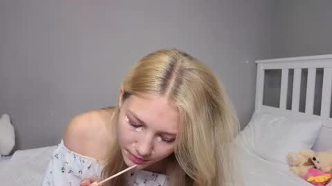 Snapshot of lil_tasty33 chatting on 14, 11, 2025 Emma online show from 14, 11, 2025