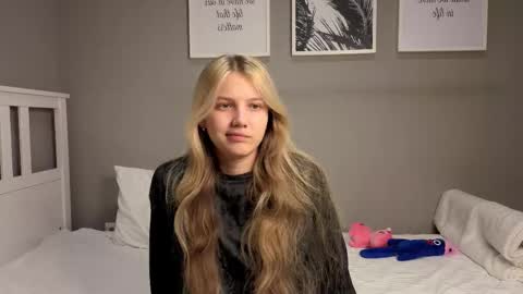 Snapshot of lil_tasty33 chatting on 26, 11, 2025 Emma online show from 26, 11, 2025