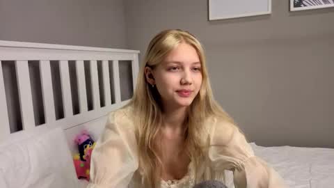 Snapshot of lil_tasty33 chatting on 4, 12, 2025 Emma online show from 4, 12, 2025