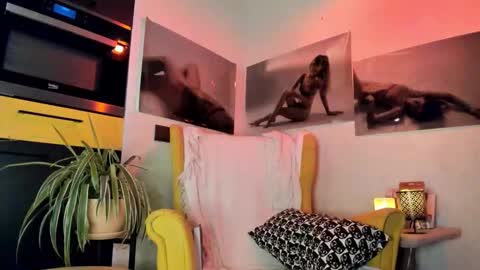 Snapshot of lil_uff chatting on 25, 11, 2025 aka princessmaya online show from 25, 11, 2025