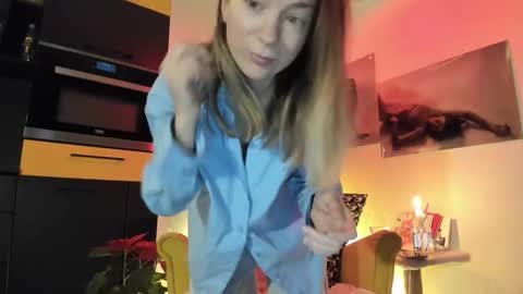 Snapshot of lil_uff chatting on 4, 12, 2025 aka princessmaya online show from 4, 12, 2025