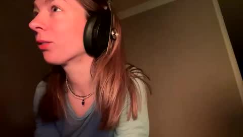 Snapshot of lil_uff chatting on 17, 12, 2025 aka princessmaya online show from 17, 12, 2025