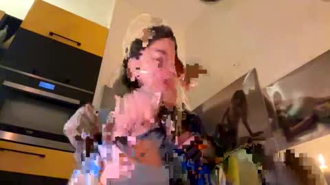 Snapshot of lil_uff chatting on 21, 12, 2025 aka princessmaya online show from 21, 12, 2025