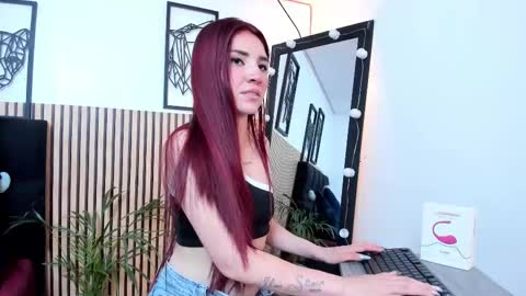 Snapshot of lila_elliot chatting on 9, 10, 2025 Lila online show from 9, 10, 2025