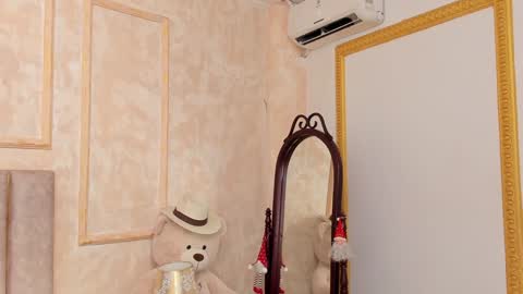 lila bailey  online show from 16, 12, 2024